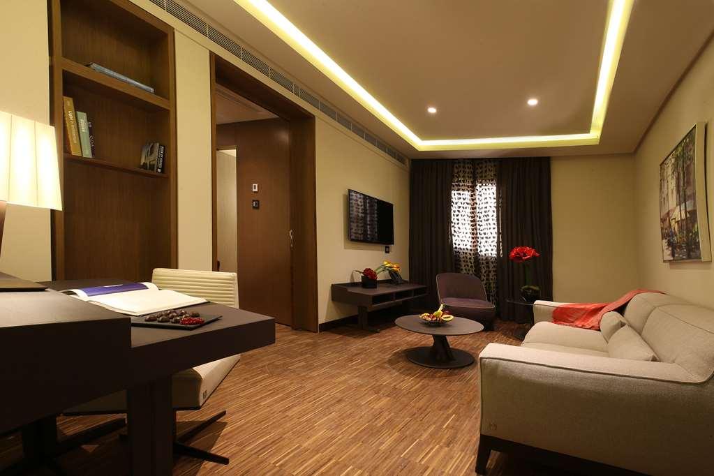 Lancaster Raouche Hotel 4*