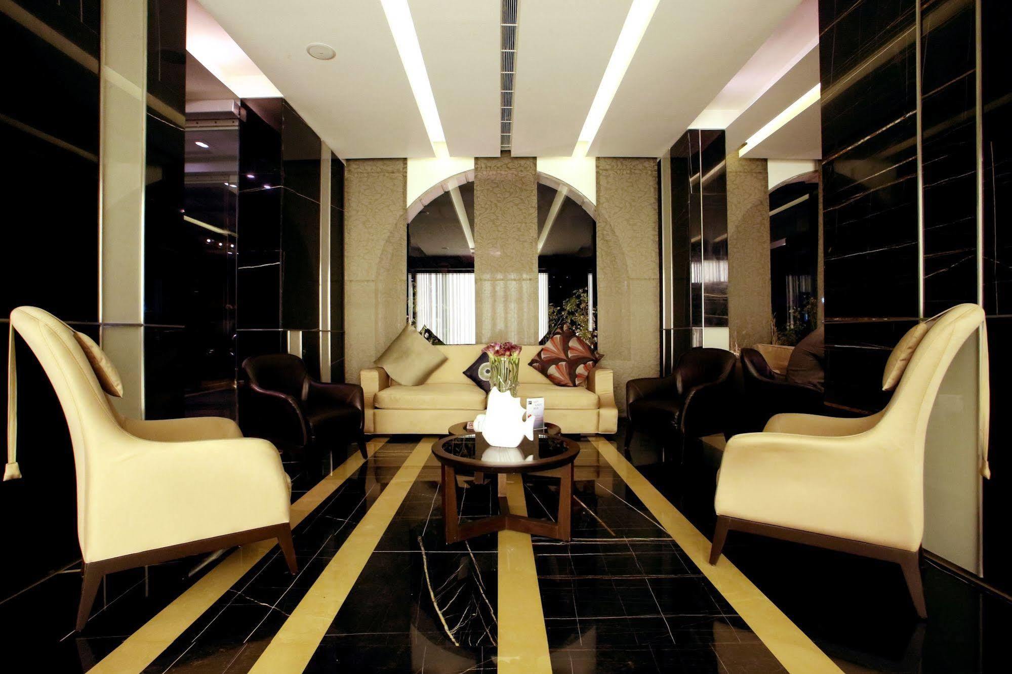 Lancaster Raouche Hotel 4*